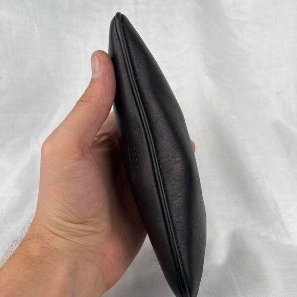 Vintage Black leather Coach pouch with zipper closure and signature logo - Picture 5 of 8